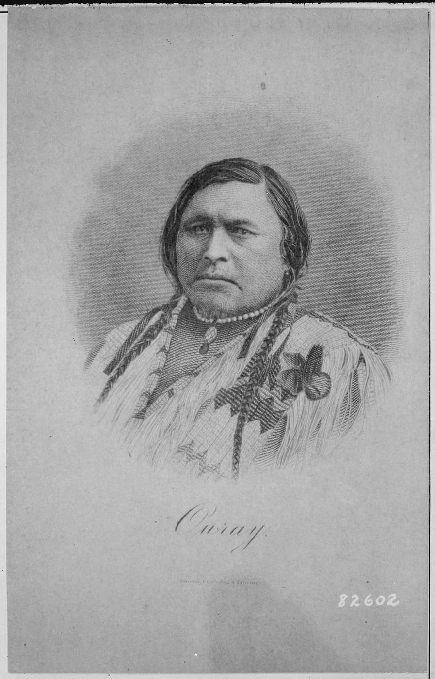Grabado histórico de busto del jefe ute Ouray con trenzas y collar de cuentas