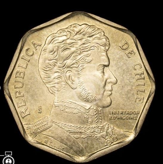 Moneda octogonal chilena de $10 pesos de 1992 con el busto de Bernardo O'Higgins