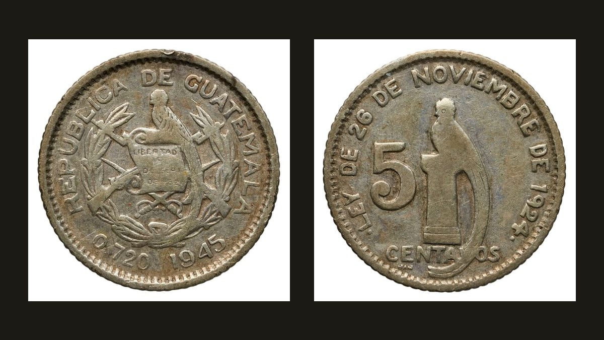 Anverso y reverso de una moneda de plata de 5 centavos de Guatemala de 1945, con el quetzal y el escudo nacional